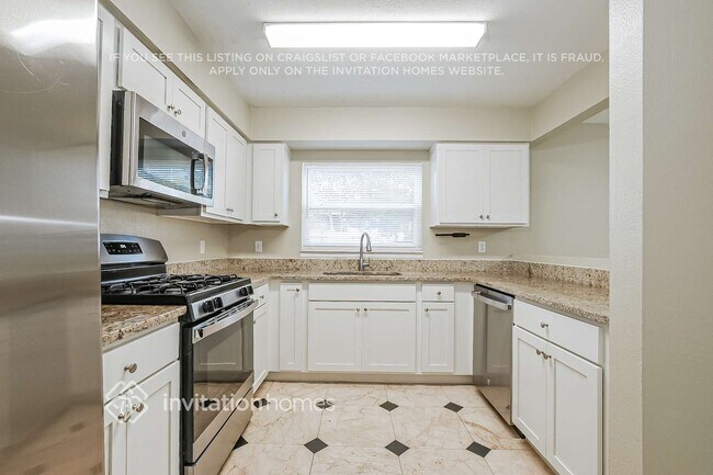 Building Photo - 9 N Aurora Dr