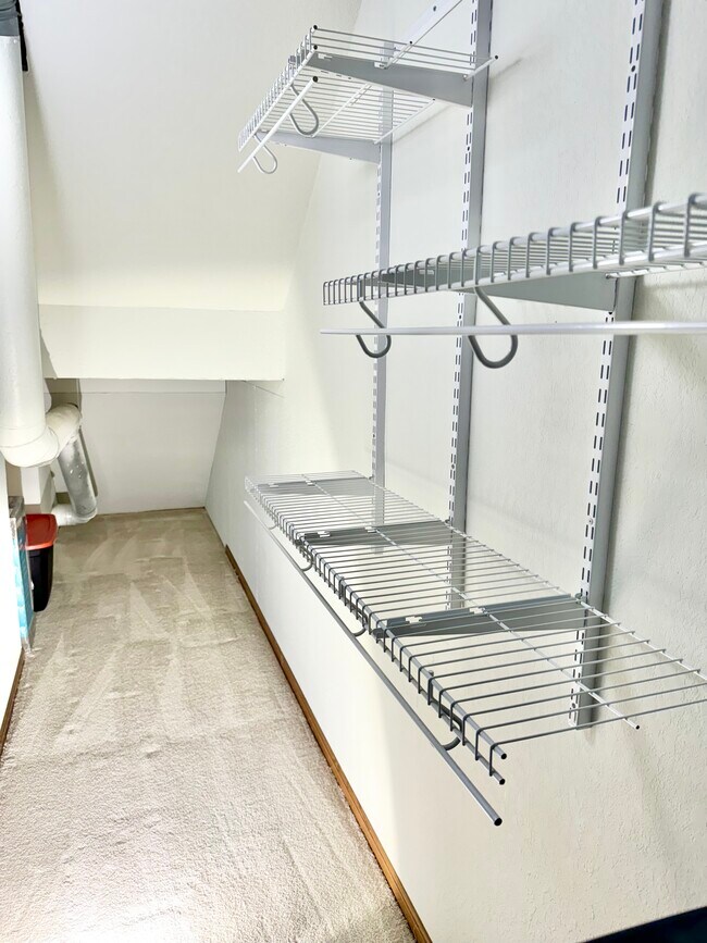 Building Photo - 367 Kristin Ct E