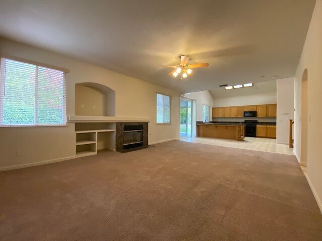 Building Photo - Beautiful and spacious 3-bedroom, 2.5-bath...