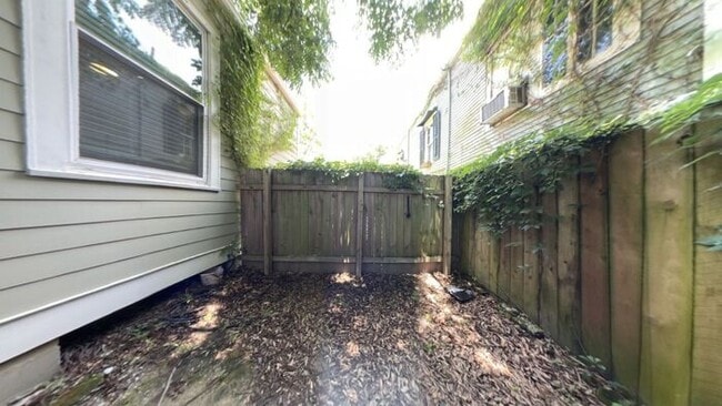 Building Photo - 2BR w/ In-Unit W/D + Assigned Parking in 70119