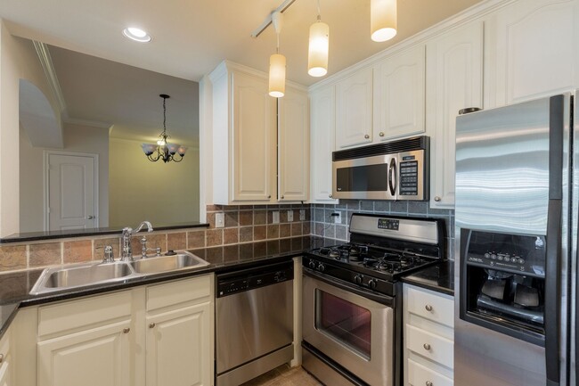 Building Photo - Gorgeous 2/BR 2/BA Single-Family Home in A...