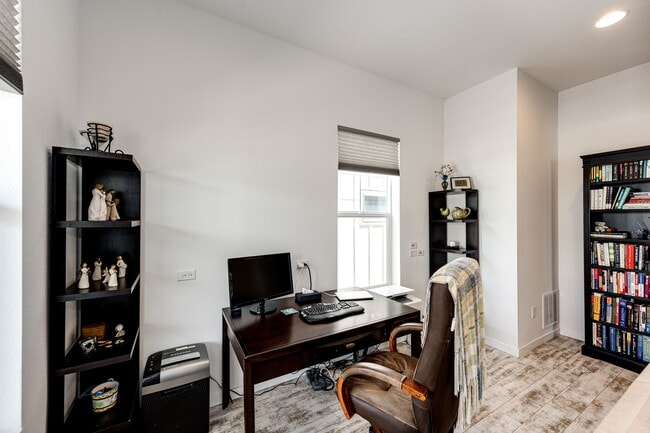 Building Photo - 8881 Southurst St