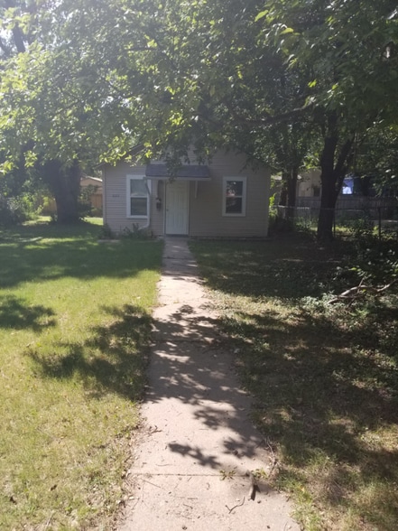 Primary Photo - 327 S Rutan St