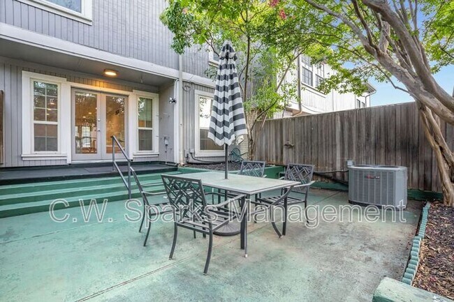 Building Photo - 7615 Woodthrush Dr