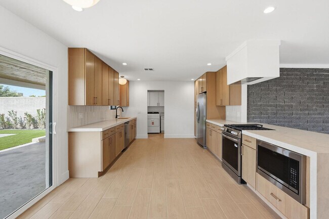 Building Photo - 7421 E Princeton Ave