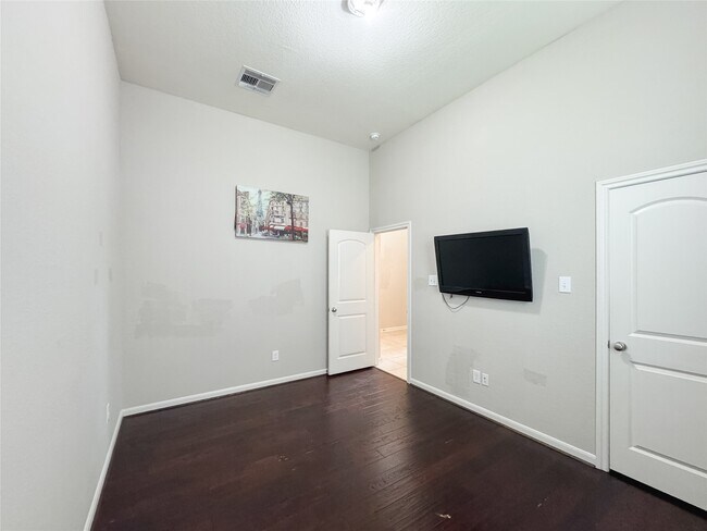 Building Photo - 4714 Western Brook Dr