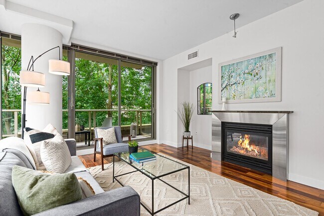 Building Photo - Bright Corner 1Bed/1Bath Condo in the Heart of Downtown Seattle!