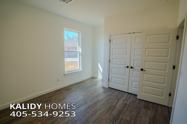 Building Photo - 1871 Kalidy Dr