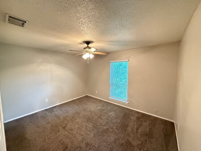 Building Photo - Large lot With Mature Trees and a Spacious...