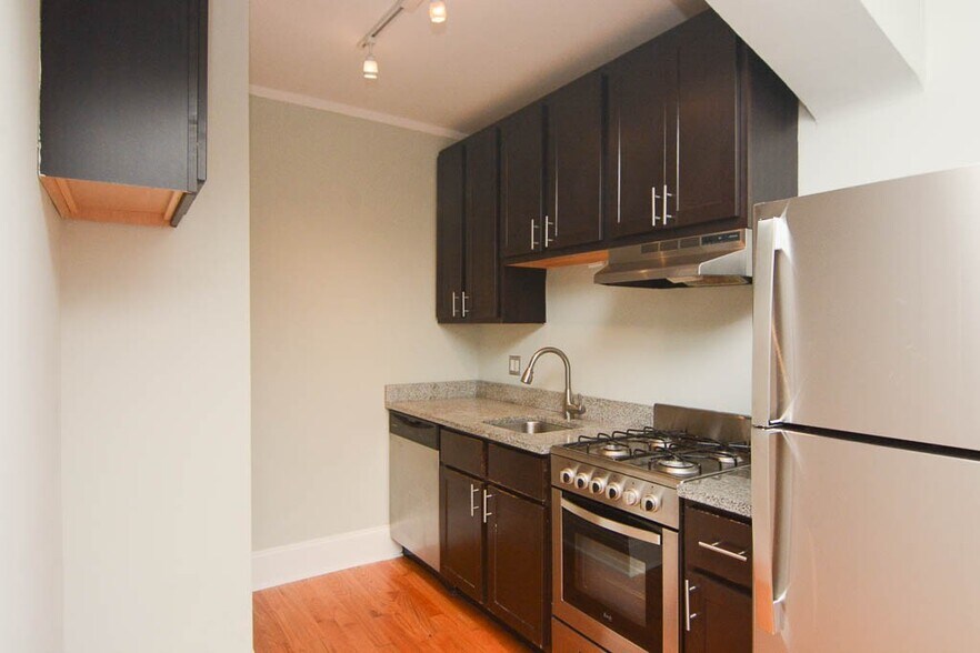 Building Photo - 4725 N Hermitage Ave
