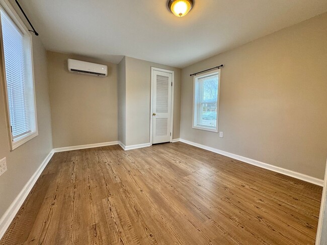 Building Photo - 1 Bed, 1 Bath Home in Sylvan Park