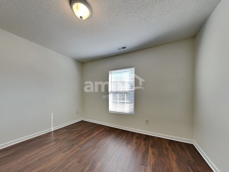 Building Photo - 137 Bellfare Dr