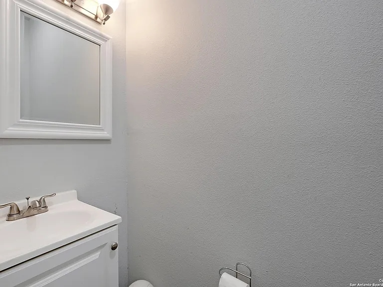 Building Photo - 1815 Gary's Park St