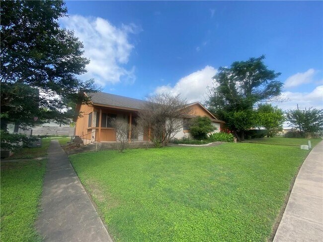 Building Photo - 321 W William Cannon Dr