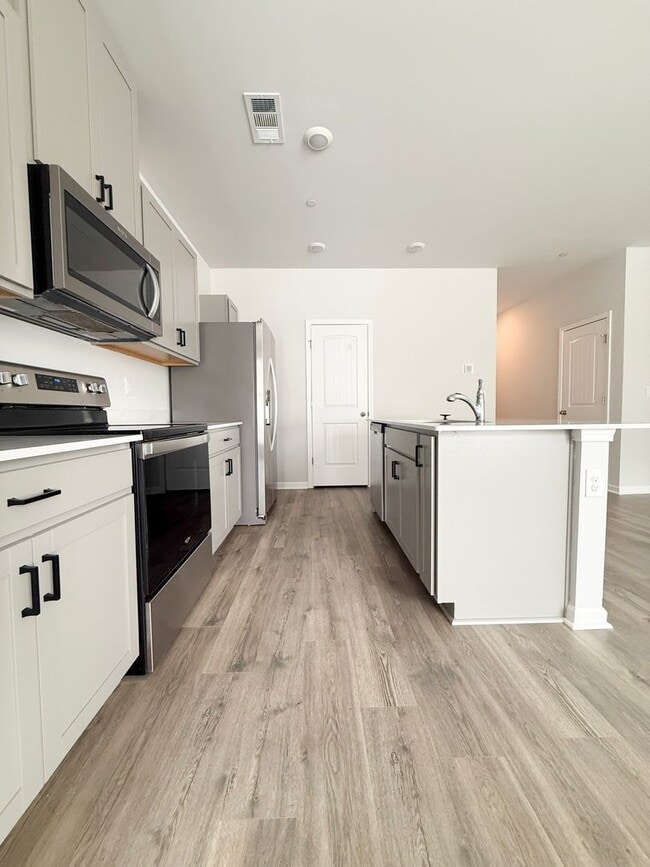 Building Photo - Newly Built 3 Bedroom Home - Baxter