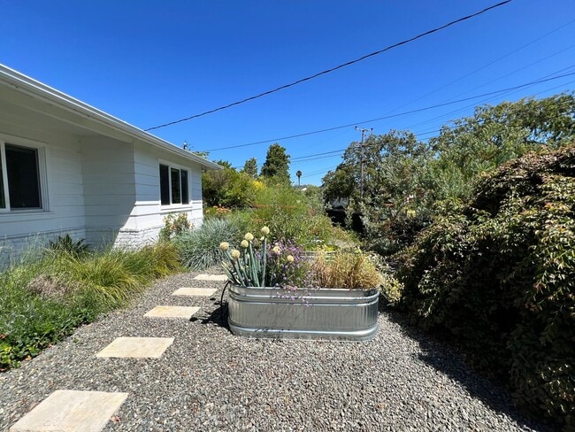 Building Photo - UPDATED THREE BEDROOM TWO BATH ONE-LEVEL EAST CORTE MADERA HOME WITH STUNNING OUTDOOR SPACE