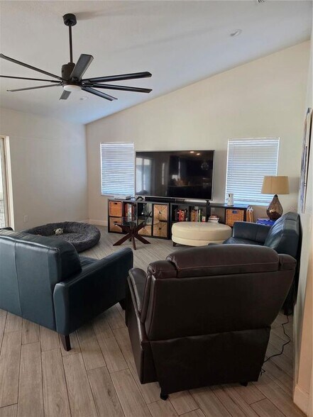 Building Photo - 10158 Brandon Cir