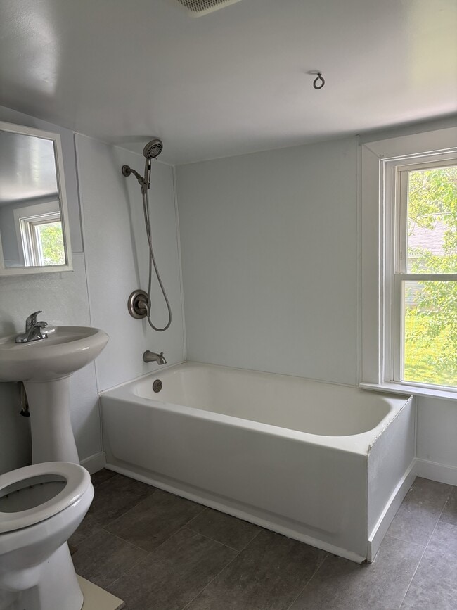 Building Photo - 1204 Parkamo Ave