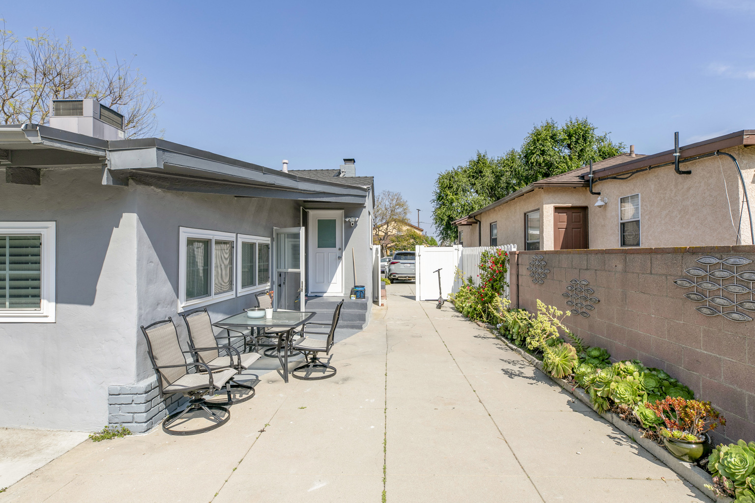 Building Photo - 1527 N Screenland Dr