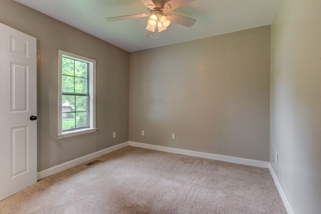 Building Photo - Freshly Renovated 3 Bedroom Home