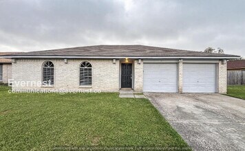 Building Photo - 3 Bed, 2 Bath Home with Garage and Fenced Yard / Pet-Friendly /Available Now!