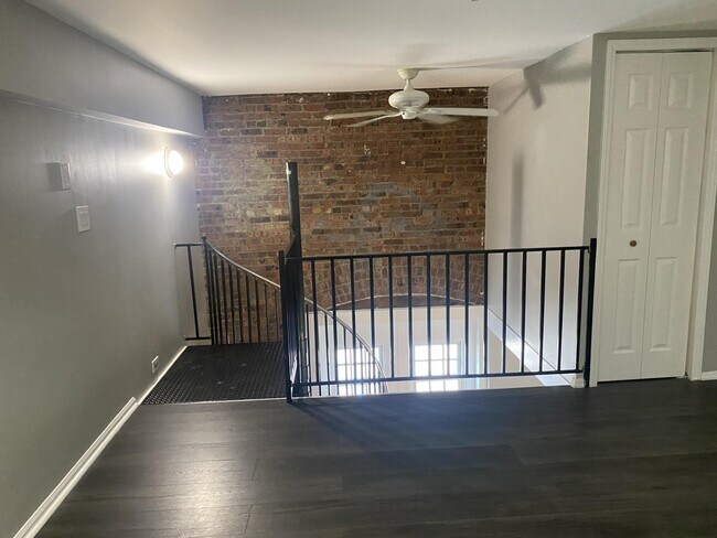 Building Photo - 94 4th Ave