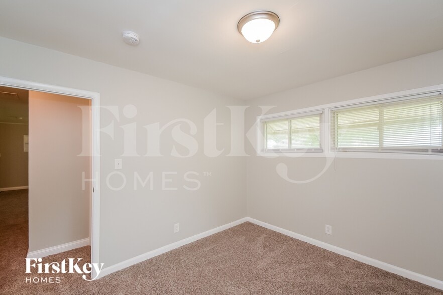 Building Photo - 4931 Karen Dr