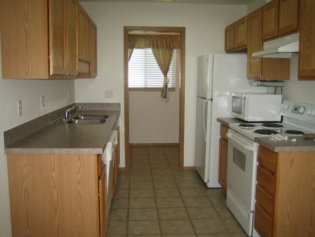 Building Photo - 4511 Saguaro Dr