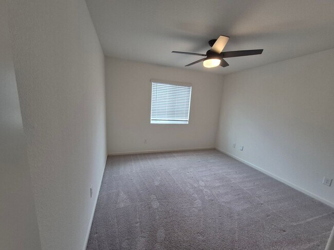 Building Photo - Come home to this Beautiful Newer 3 Bedroom 2.5 bath home