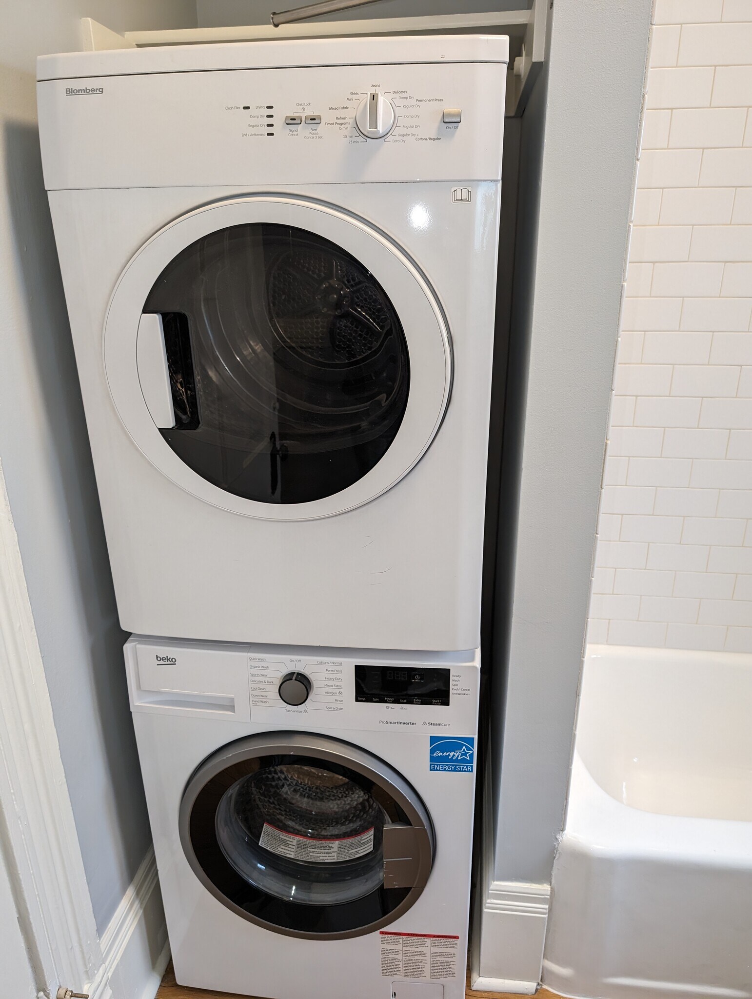 Washer/Dryer - 4049 Latona Avenue NE