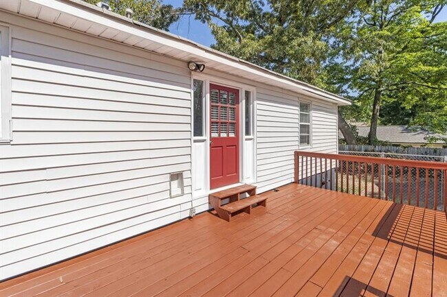 Building Photo - 1517 Gaylor Cir SE