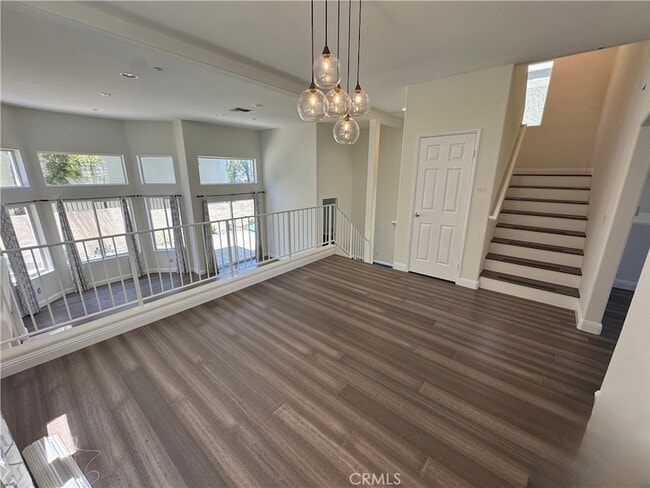 Building Photo - 503 S Maria Ave