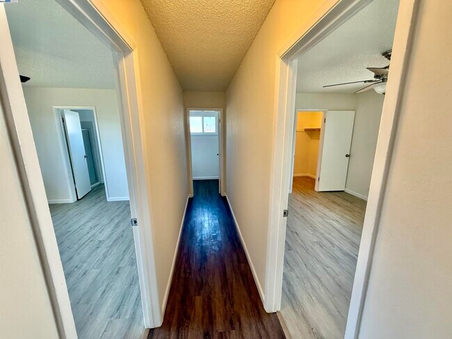 Building Photo - 809 Coburn Ct