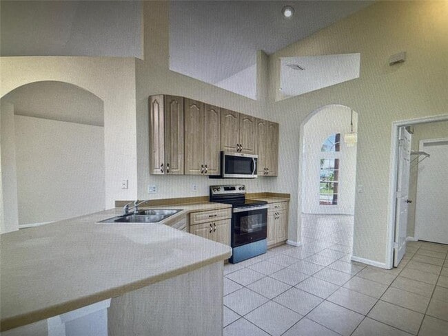 Building Photo - 392 SW Kane Ave