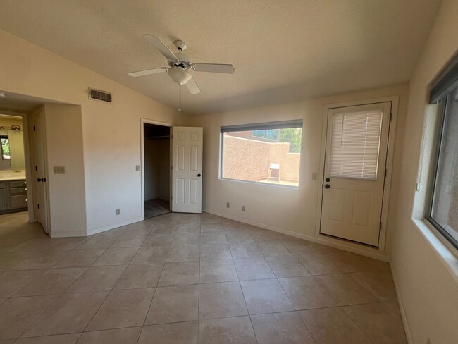 Building Photo - $1,000 MOVE IN CREDIT OFFERED!