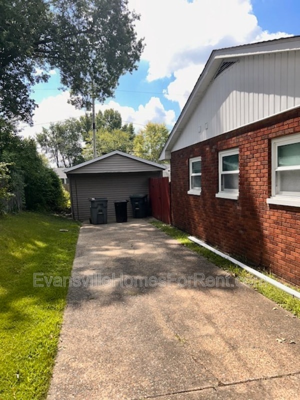 Building Photo - 300 N Park Dr
