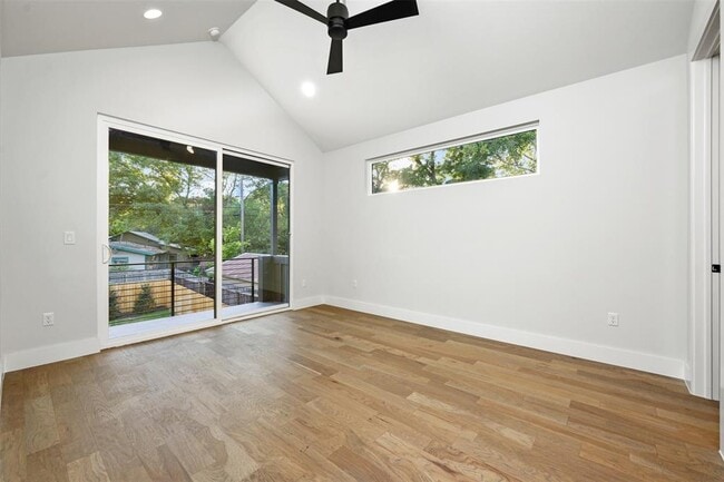 Building Photo - 407 El Paso St