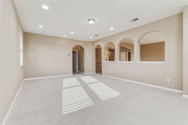 Building Photo - 401 Silver Trail