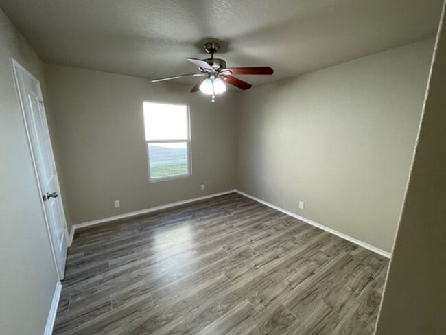 Building Photo - Move-in Ready 3-Bed, 2-Bath Home in Riposa Vita! (SE San Antonio)