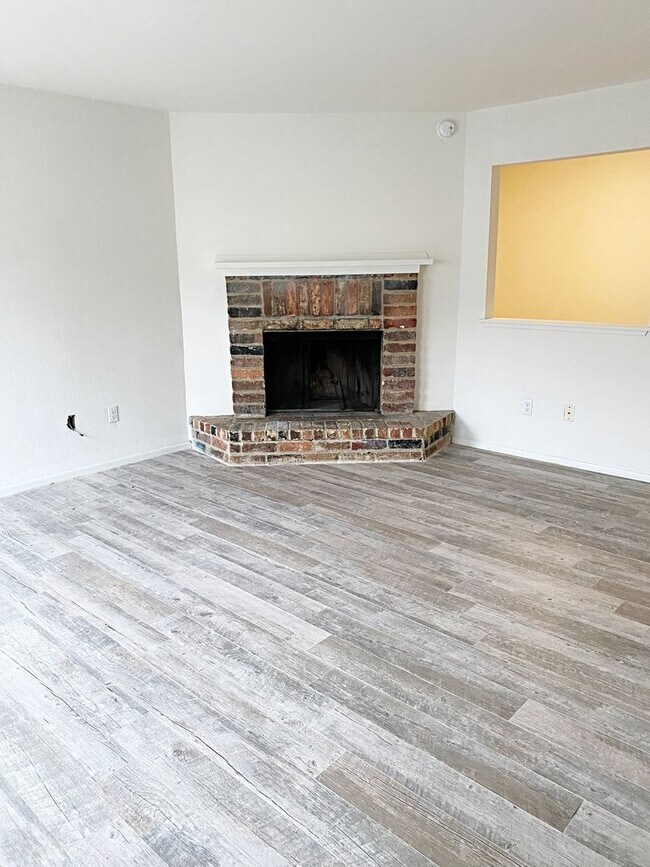 Building Photo - 2700 N 16th St