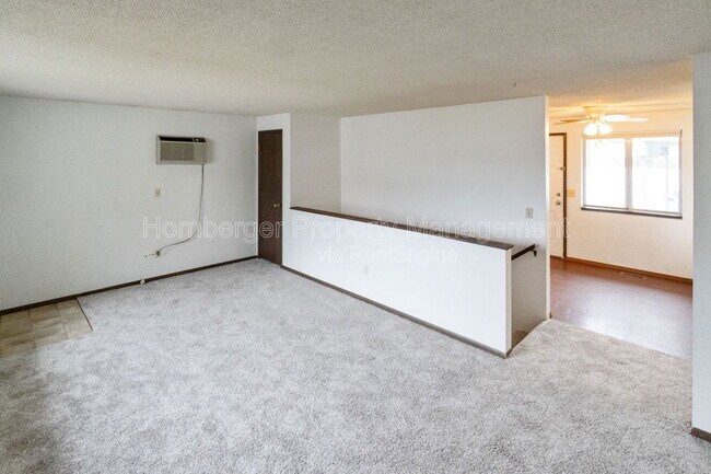 Building Photo - 7024 N Wiscomb St