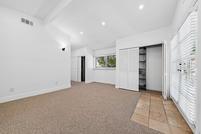 Building Photo - 11688 Bellagio Rd