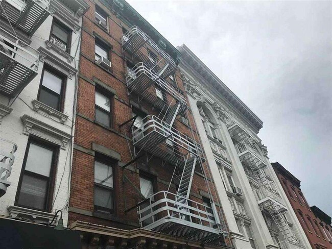 Building Photo - 410 Washington St
