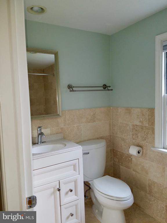 Building Photo - 128 Avon Rd