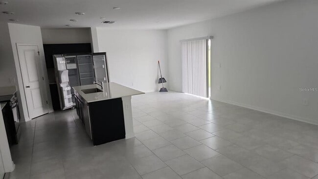 Building Photo - 669 Reggie Rd