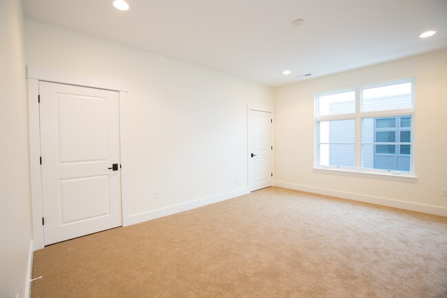 Building Photo - 18 E Beall St