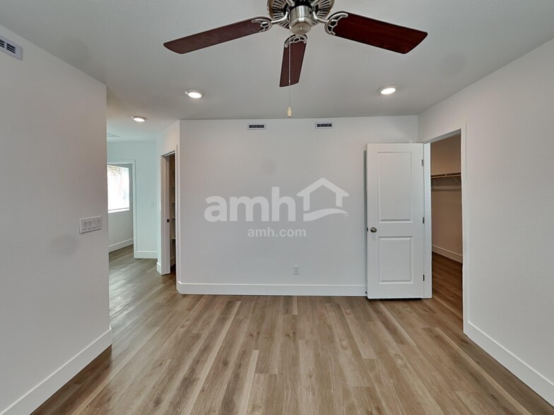 Building Photo - 9248 River Owl Ct