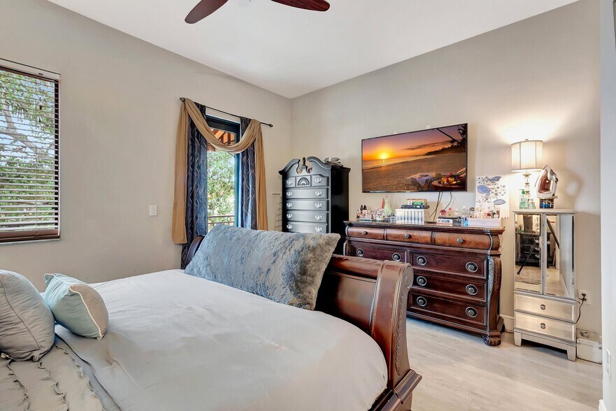 Building Photo - 2500 Venetian Ct