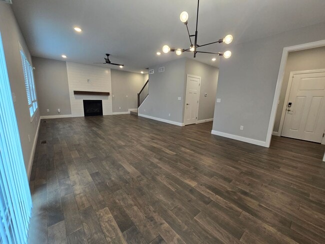 Building Photo - 6 Bedroom Home in Brookridge Estates