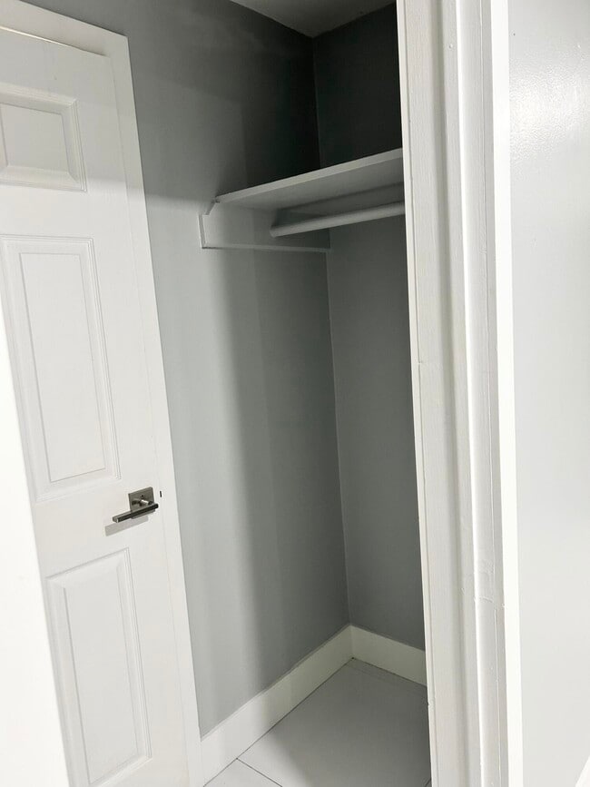 Building Photo - 721 NE 6th St